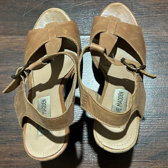 Steve Madden Wyliee tan t-strap platform wedge shoes - Picture 5 of 5